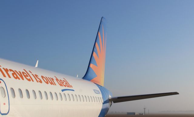 Airbus A320 (N220NV) - Boarding 