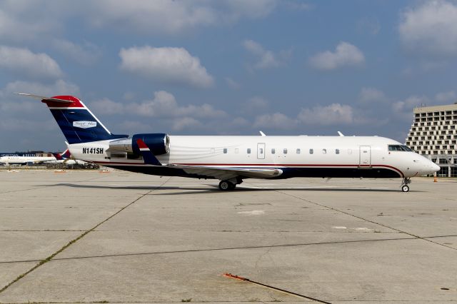 Canadair Regional Jet CRJ-200 (N141SH)