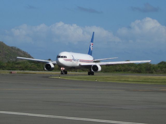 BOEING 767-200 (N741AX)