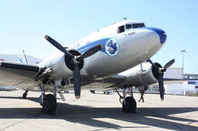 Douglas DC-3 (F-BBBE) - Salon aéronautique Le Bourget 26/06/2011