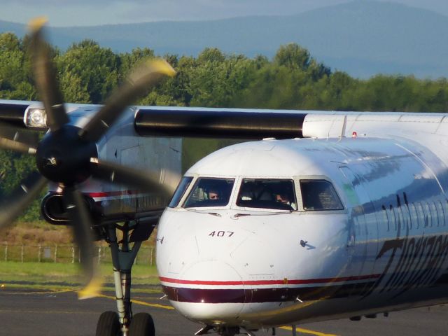 de Havilland Dash 8-400 (N407QX)