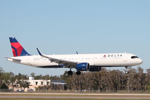 Airbus A321neo (N540DE) - Delta Flight 2474 arrives on Runway 6 at Southwest Florida International Airport following fight from Boston-Logan International Airport (12/2/24)