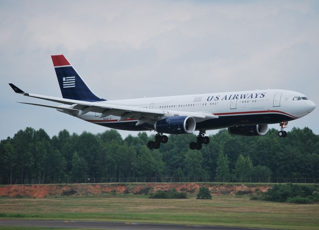 Airbus A330-200 (N283AY) - Final 18C - 5/19/10