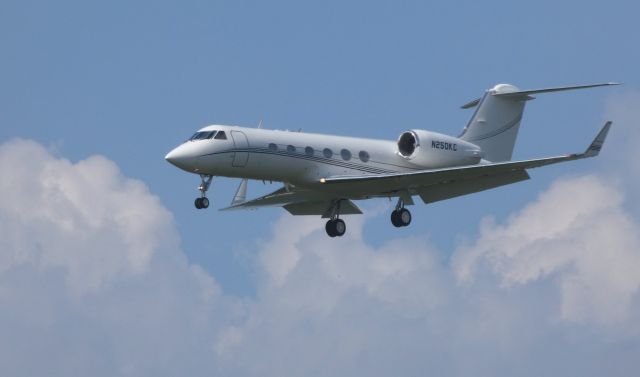 Gulfstream Aerospace Gulfstream IV (N250KC) - On final is this 1987 Gulfstream IV in the Summer of 2018.