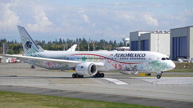 Boeing 787-9 Dreamliner (XA-ADL) - BOE676 taxis onto Rwy 16R for a RTO test on completion of a B1 flight on 9/21/16. (ln 483 / cn 43859). This is the first Boeing 787-9 for AMX.