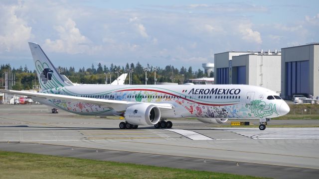 Boeing 787-9 Dreamliner (XA-ADL) - BOE676 taxis onto Rwy 16R for a RTO test on completion of a B1 flight on 9/21/16. (ln 483 / cn 43859). This is the first Boeing 787-9 for AMX.