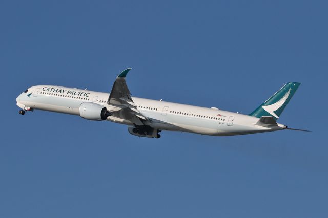 Airbus A350-1000 (B-LXF) - CPA216 climbing out on the return to Hong Kong