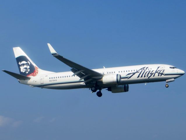 Boeing 737-800 (N579AS) - Alaska Airlines 737-800 7/19/13