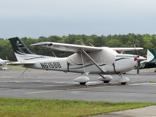 Cessna Skylane (N6158B) - The Skylane is one of the best personal travel aircraft.