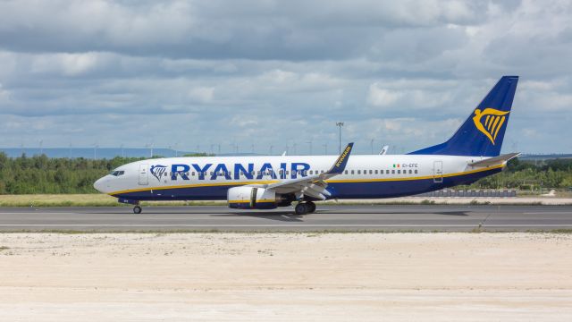 Boeing 737-700 (EI-EFE)