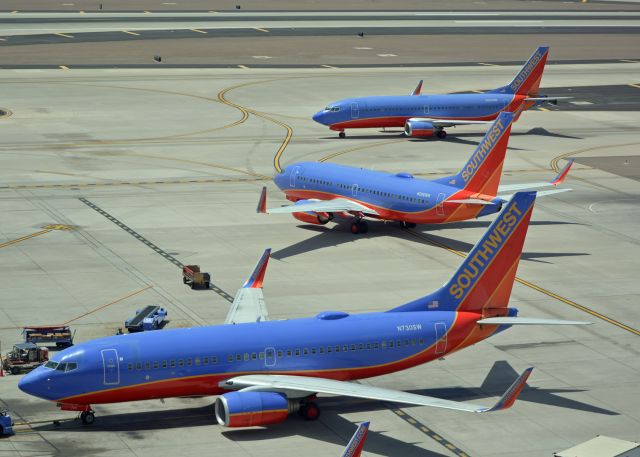 Boeing 737-700 (N730SW)