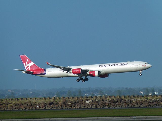 Airbus A330-300 (G-VFIT) - Long zoom shot (600mm+)