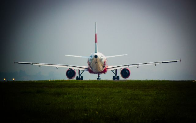 Airbus A320 (9M-AHV)