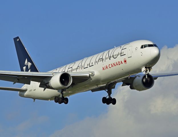 BOEING 767-300 (C-FMWY)