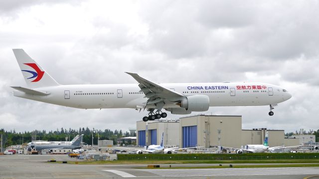 BOEING 777-300 (B-7369) - BOE396 on final to Rwy 16R to complete a ferry flight from KPDX on 4/29/16. (ln 1396 / cn 43286).