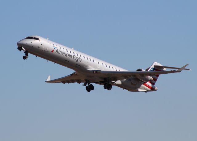 Canadair Regional Jet CRJ-900 (N588NN)