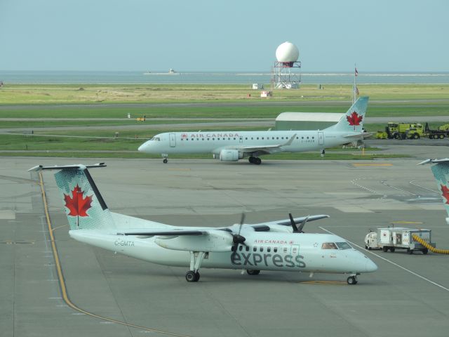 de Havilland Dash 8-300 (C-GMTA)