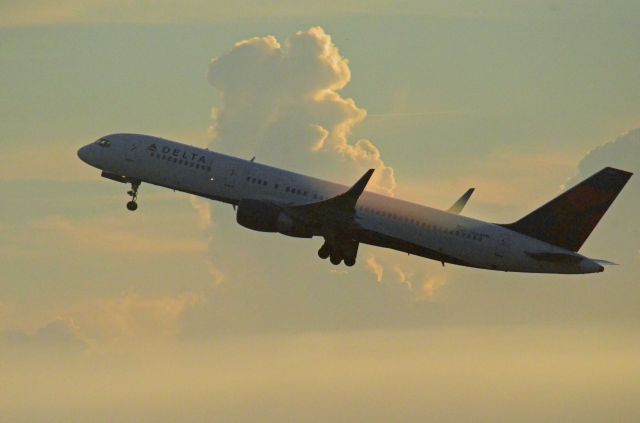 Boeing 757-200 (N664DN) - Imaged on 10/7/12