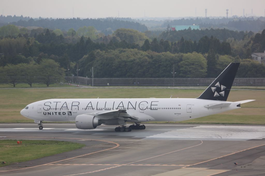Boeing 777-200 (N77022)
