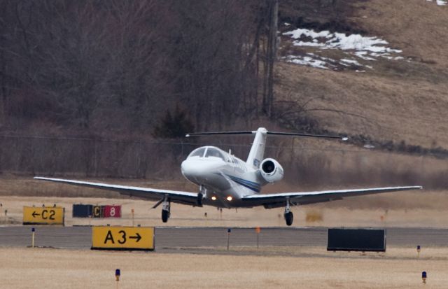 Cessna Citation CJ2+ (N971TB) - Take off RW 08 at KDXR. An aircraft of RELIANT AIR, where you find the cheapest fuel at Danbury (KDXR) airport!