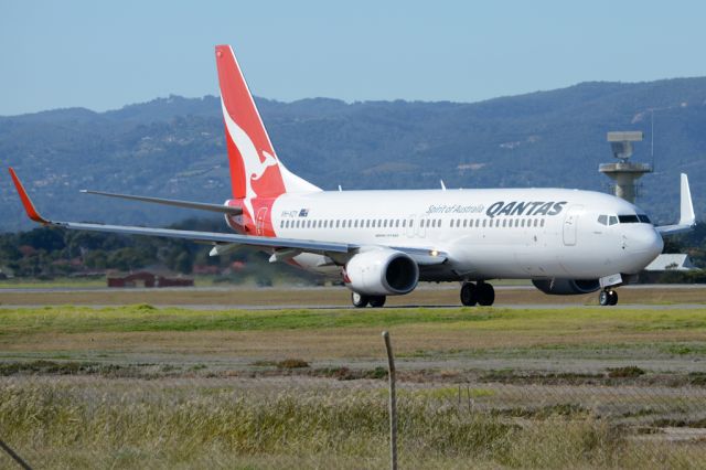 Boeing 737-800 (VH-VZY) - On taxiway heading for take-off on runway 05. Thursday, 8th May 2014.