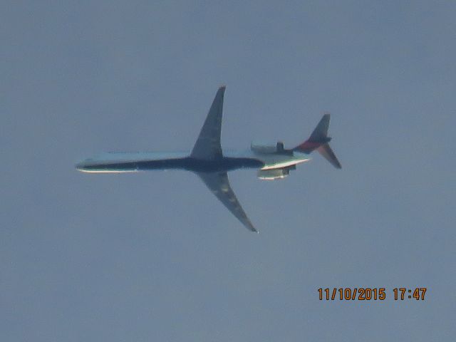 McDonnell Douglas MD-90 (N904DA)