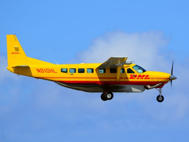 Cessna Caravan (N910HL) - N910HL DHL (Air St. Kitts & Nevis) Cessna 208B Grand Caravan (cn 208B1080)br /br /San Juan - Luis Munoz Marin International (SJU / TJSJ)br /Puerto Rico, February 23, 2013 br /Tomás Del Coro