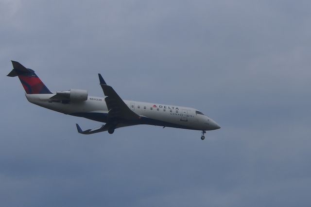 Canadair Regional Jet CRJ-200 (N8933B)