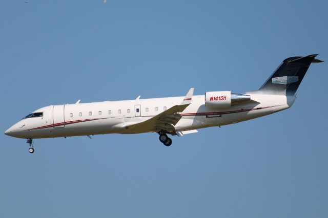 Canadair Regional Jet CRJ-200 (N141SH)