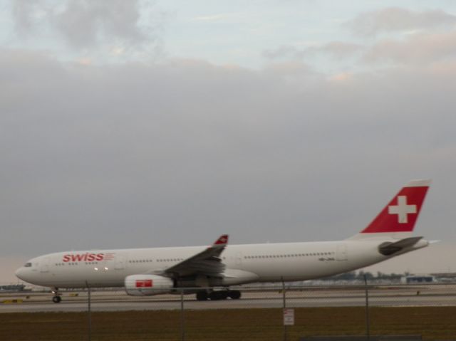 Airbus A330-300 (HB-JHA)