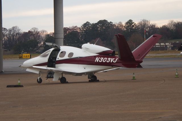 Cirrus Vision SF50 (N303VJ)