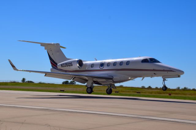 Embraer Phenom 300 (N335QS)