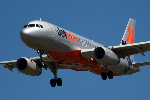 Airbus A320 (VH-VQE) - 7 JAN 2011