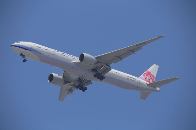 BOEING 777-300ER (B-18001)