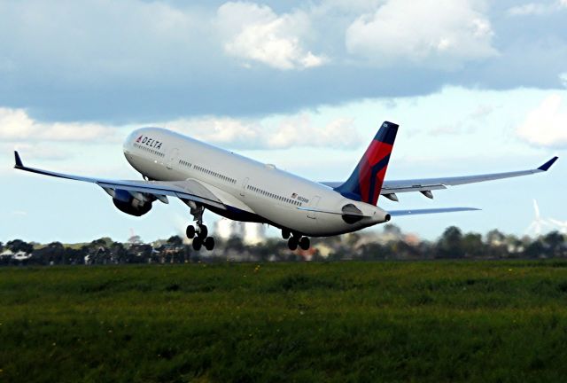 Airbus A330-300 (N805NW)