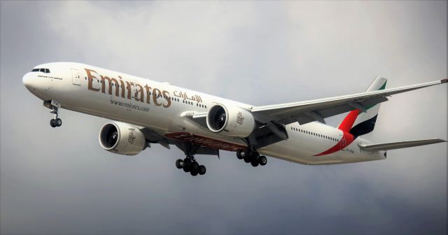 BOEING 777-300ER (A6-EPW) - DXB-SEA