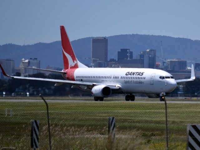 Boeing 737-800 (VH-VXE) - On taxi-way heading for take off on runway 05.