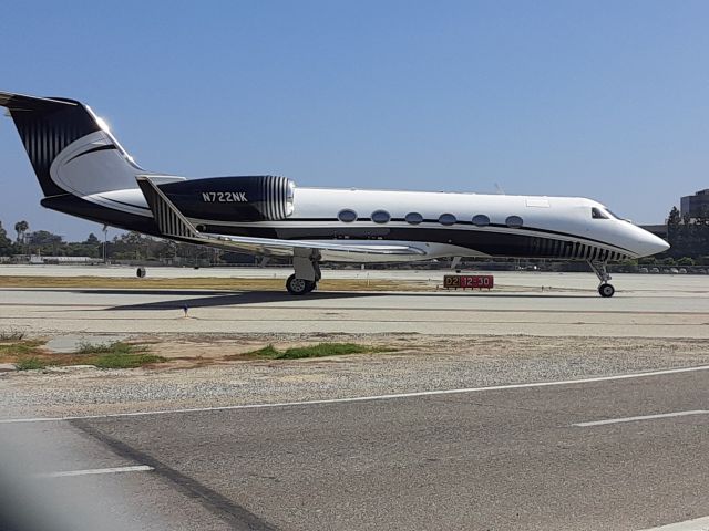 Gulfstream Aerospace Gulfstream IV (N722NK) - Taxiing to RWY 30