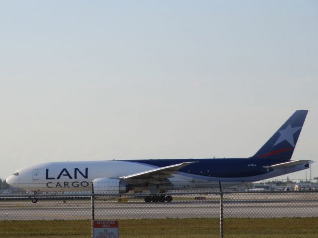 BOEING 777-200LR (N772LA)