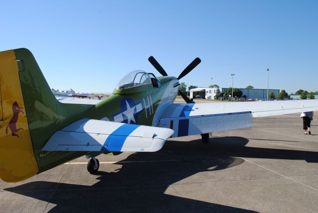 North American P-51 Mustang (N571MA)