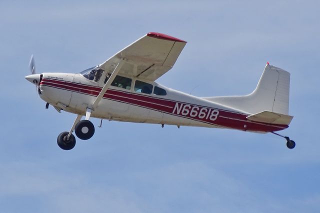 Cessna Skywagon 180 (N66618)