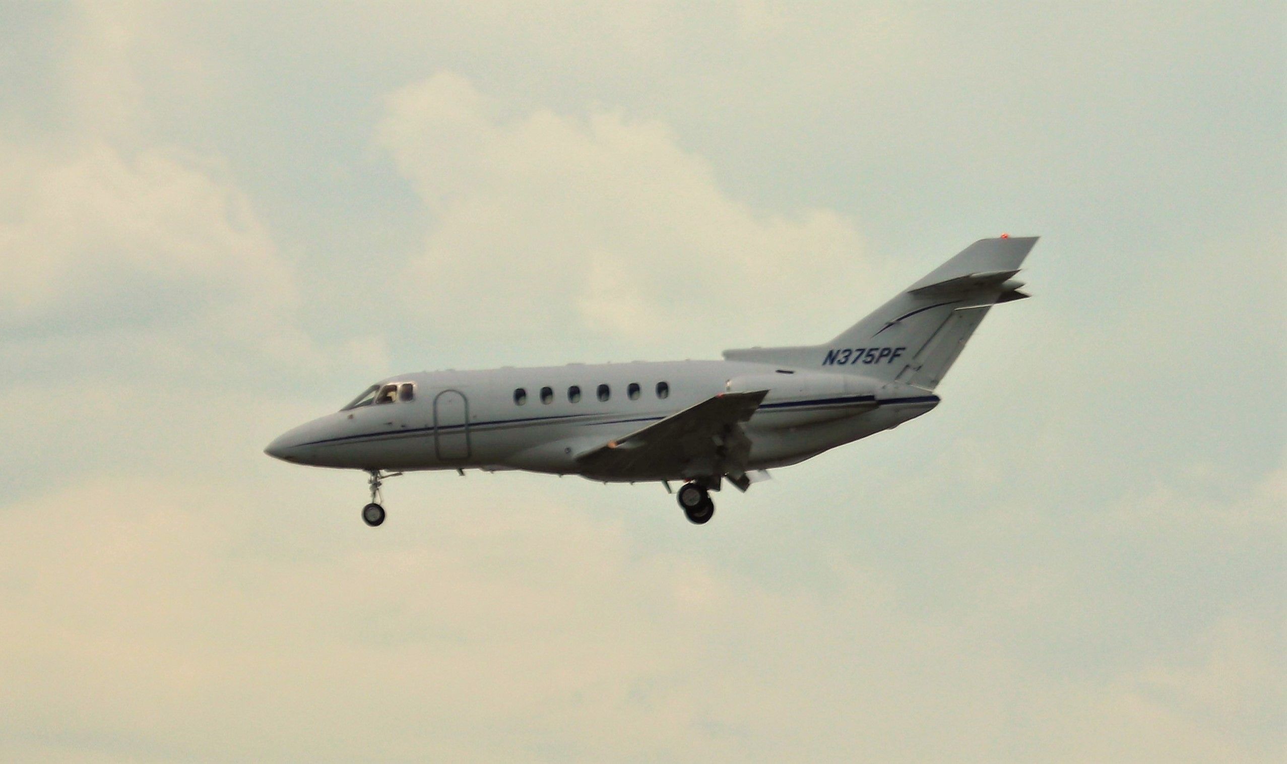 Hawker Siddeley HS-125-400 (N375PF) - 4/22/23 inbound Rwy 18R
