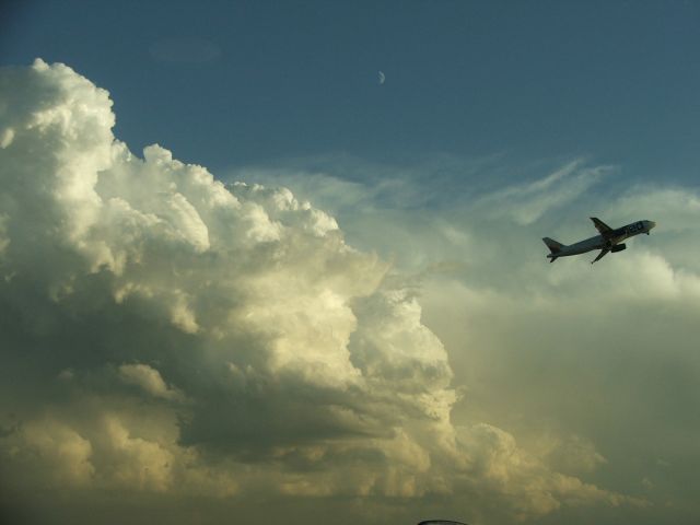 — — - Thunderstorm, Moon, and United Departure Chicago USA