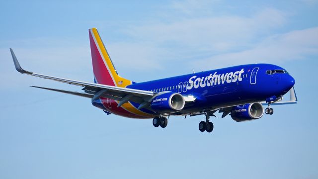 Boeing 737-800 (N8553W) - SWA8700 from KBFI on final to Rwy 16R on 12.4.17. (ln 6702 / cn 63601). The aircraft was just delivered to SWA and will have wi-fi and scimitar winglets installed at ATS before entering service.