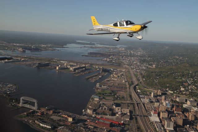 Cirrus SR-22 (N5000J)