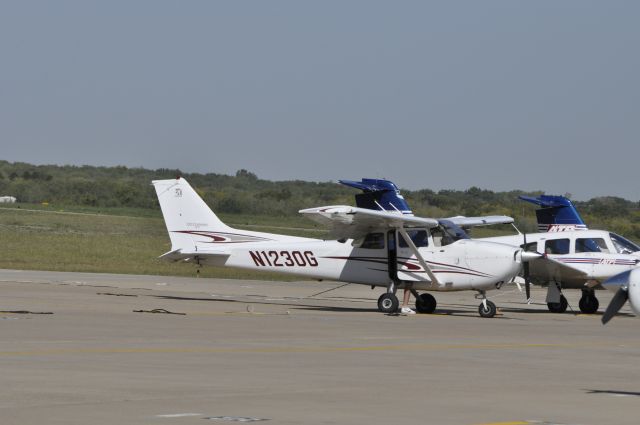 Cessna Skyhawk (N1230G)