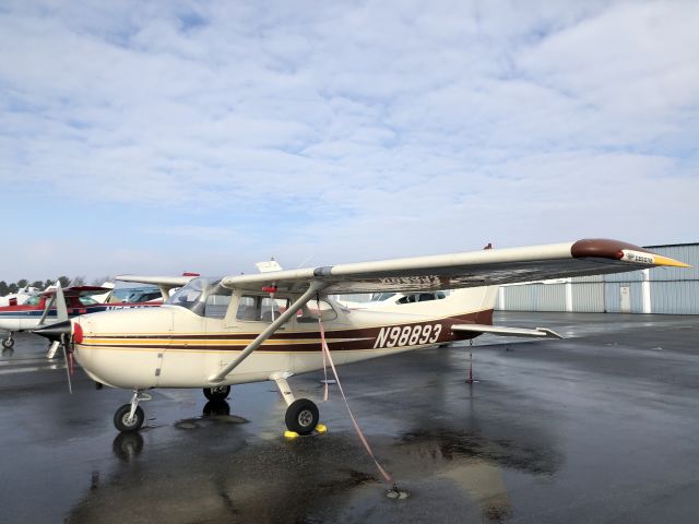 Cessna Skyhawk (N98893)