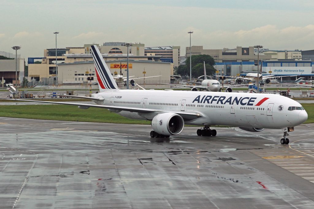 BOEING 777-300 (F-GSQM)