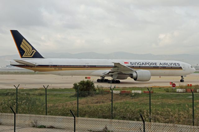 BOEING 777-300 (9V-SWQ)