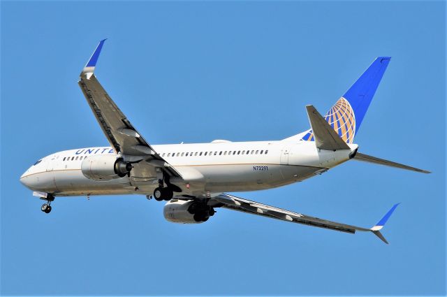 Boeing 737-900 (N73291) - First of two back to back go-arounds by UA 737S Landing 27-R on 09-20-17